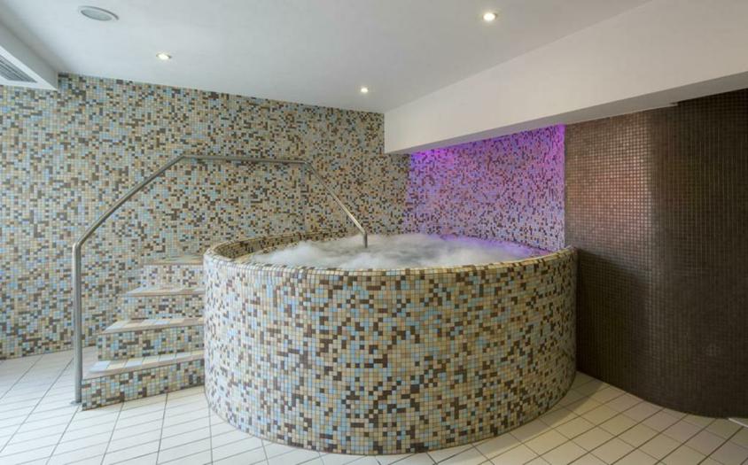 jezercica_terme_jacuzzi_042012_photo_copyright-by-darko-gorenak-godar--(18).jpg