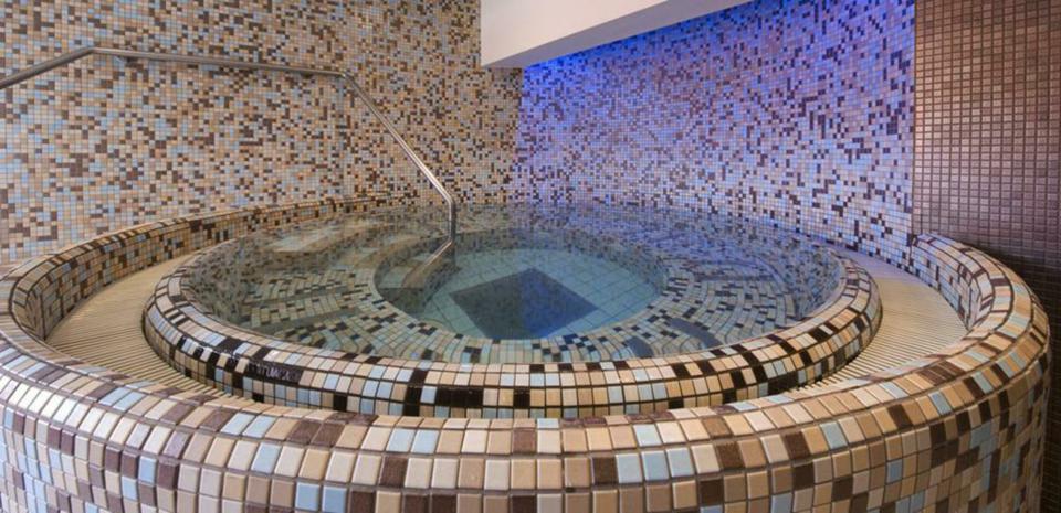jezercica_terme_jacuzzi_042012_photo_copyright-by-darko-gorenak-godar--(21).jpg